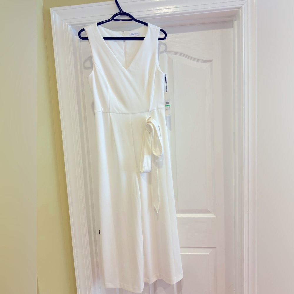 Women’s Calvin Klein white jumper size 8, NWT. Excellent condition. Never worn